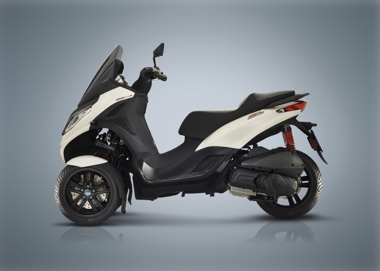 Piaggio MP3 300 hpe Sport 2019. Fotos