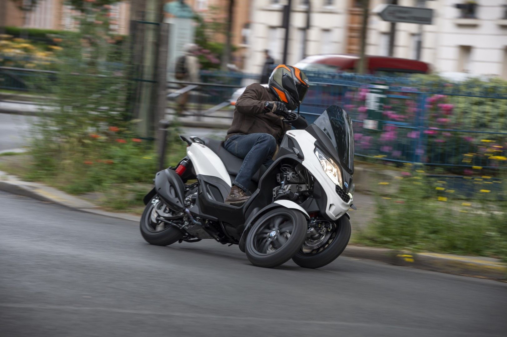 Piaggio MP3 300 hpe Sport 2019. Fotos