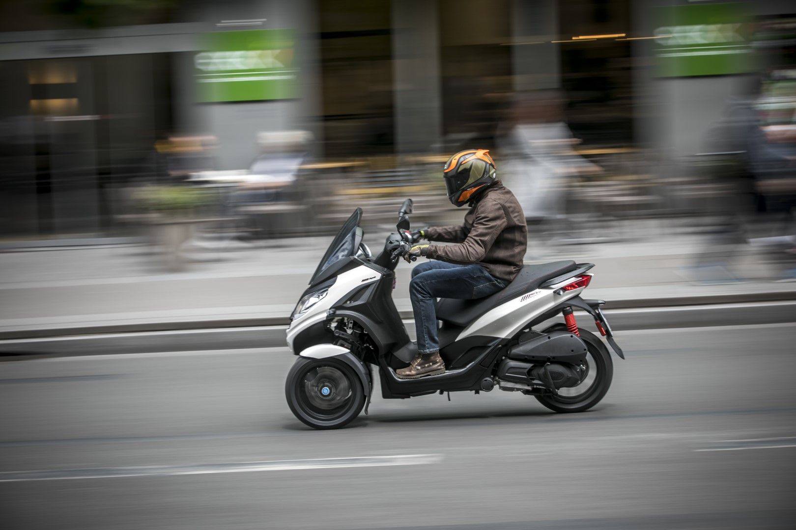 Piaggio MP3 300 hpe Sport 2019. Fotos