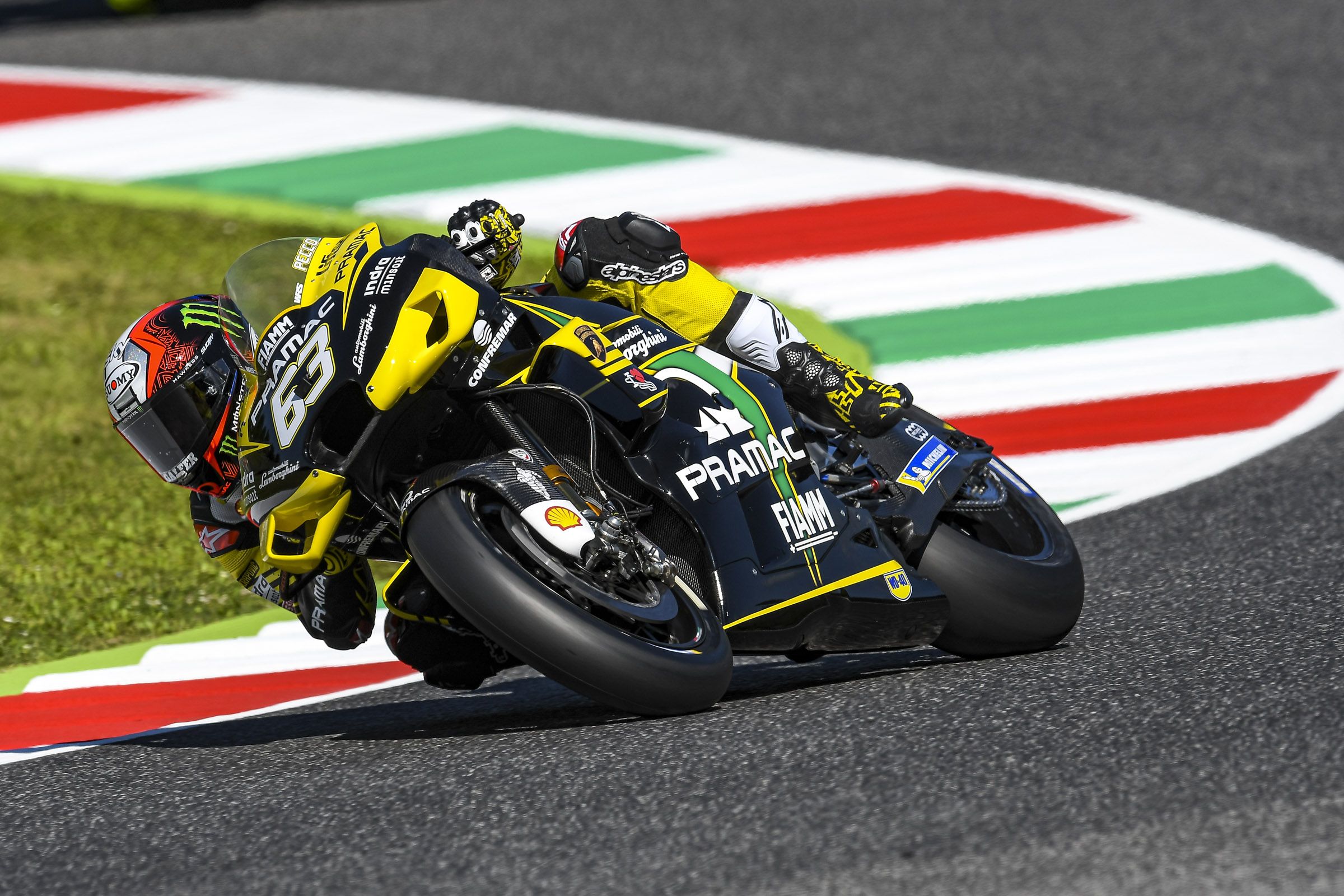 Pecco Bagnaia domina con su Ducati "Lamborghini" los libres de MotoGP