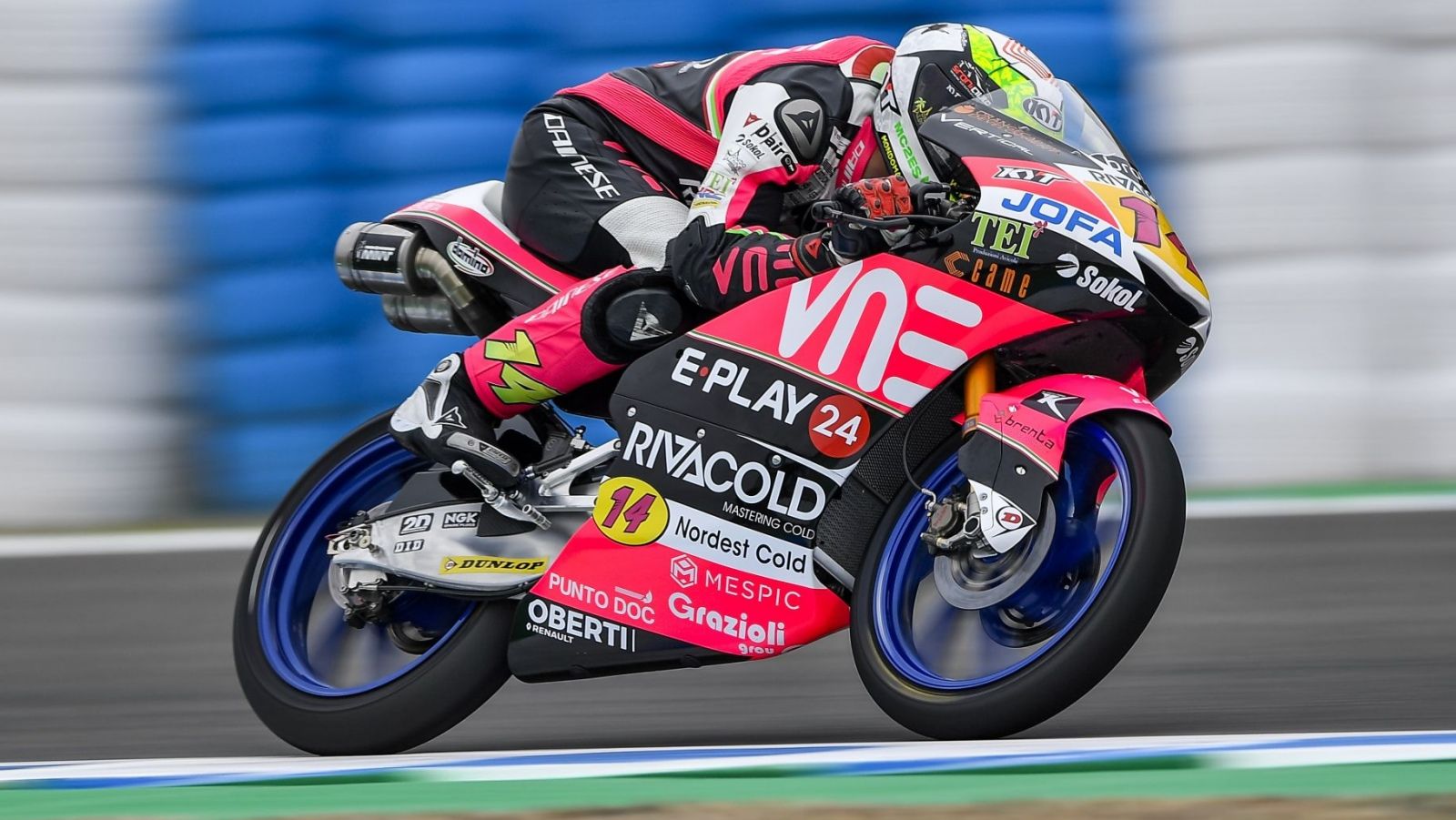 Tony Arbolino hace la pole de Moto3 triturando el récord de Mugello