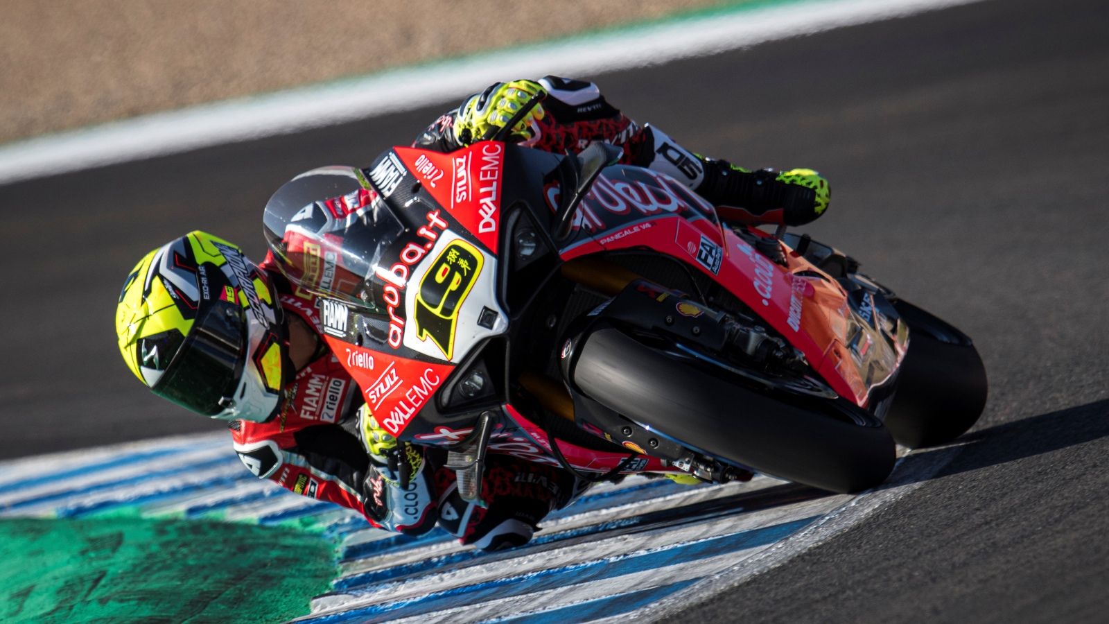Álvaro Bautista sigue sin tener rival en Jerez y buscará un nuevo triplete (Foto: Ducati)