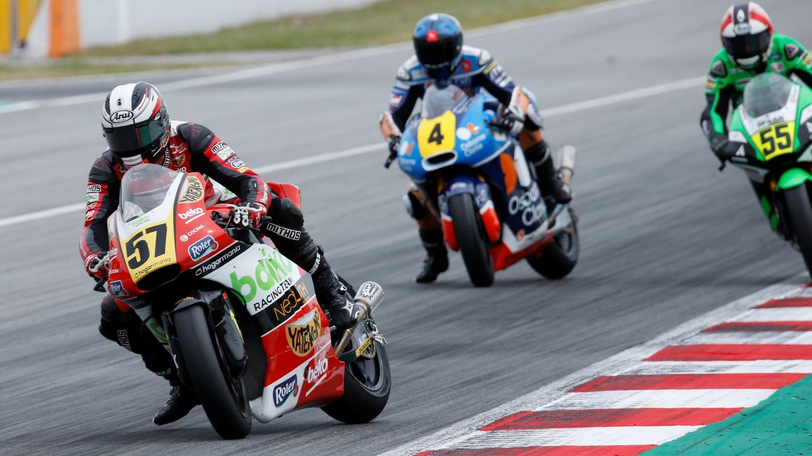 Edgar Pons seguido por Héctor Garzó y Yari Montella (Fotos: Repsol).