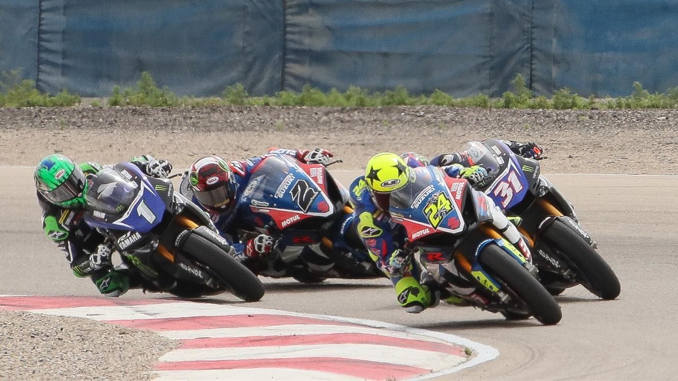 Toni Elías con el 24, Garrett Gerloff con el 31, Josh Herrin con el 2 y Cameron Beaubier con el 1 (Fotos: MotoAmerica / Suzuki / Ducati / TAG / ATC).