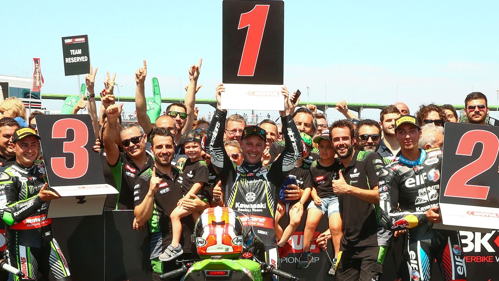 Kawasaki festeja su histórico triplete (Fotos: Gold & Goose).