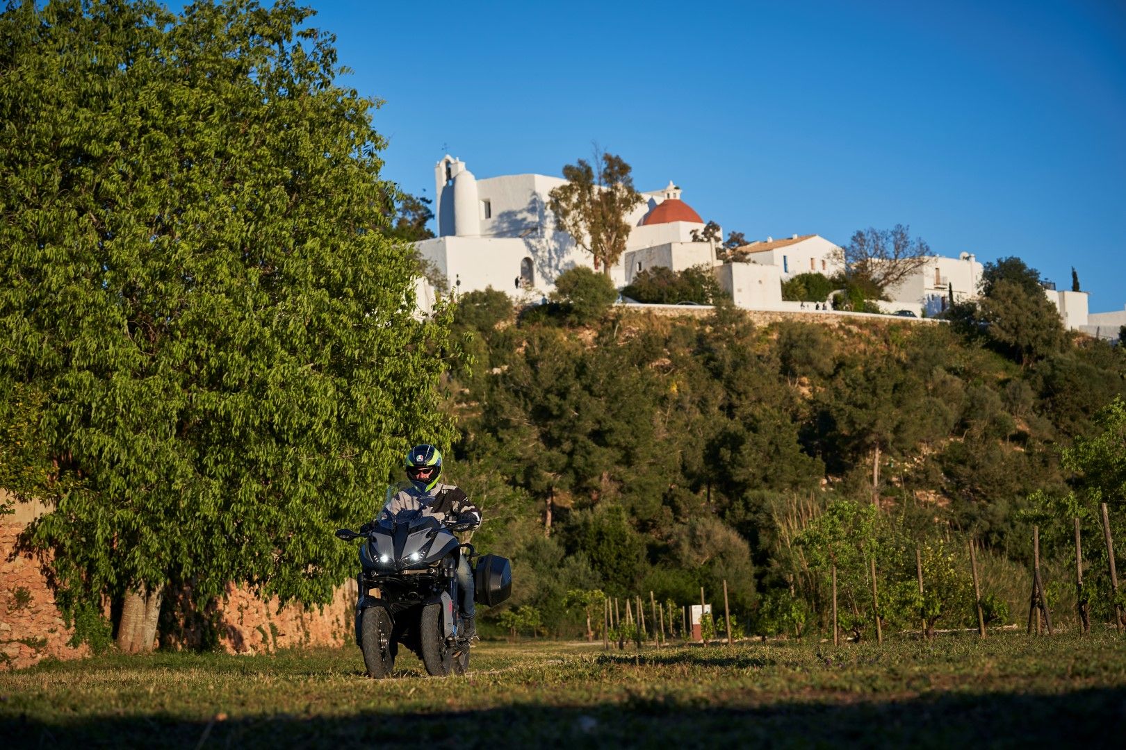 En ruta con Yamaha Niken GT: Santa Eulalia (Ibiza)