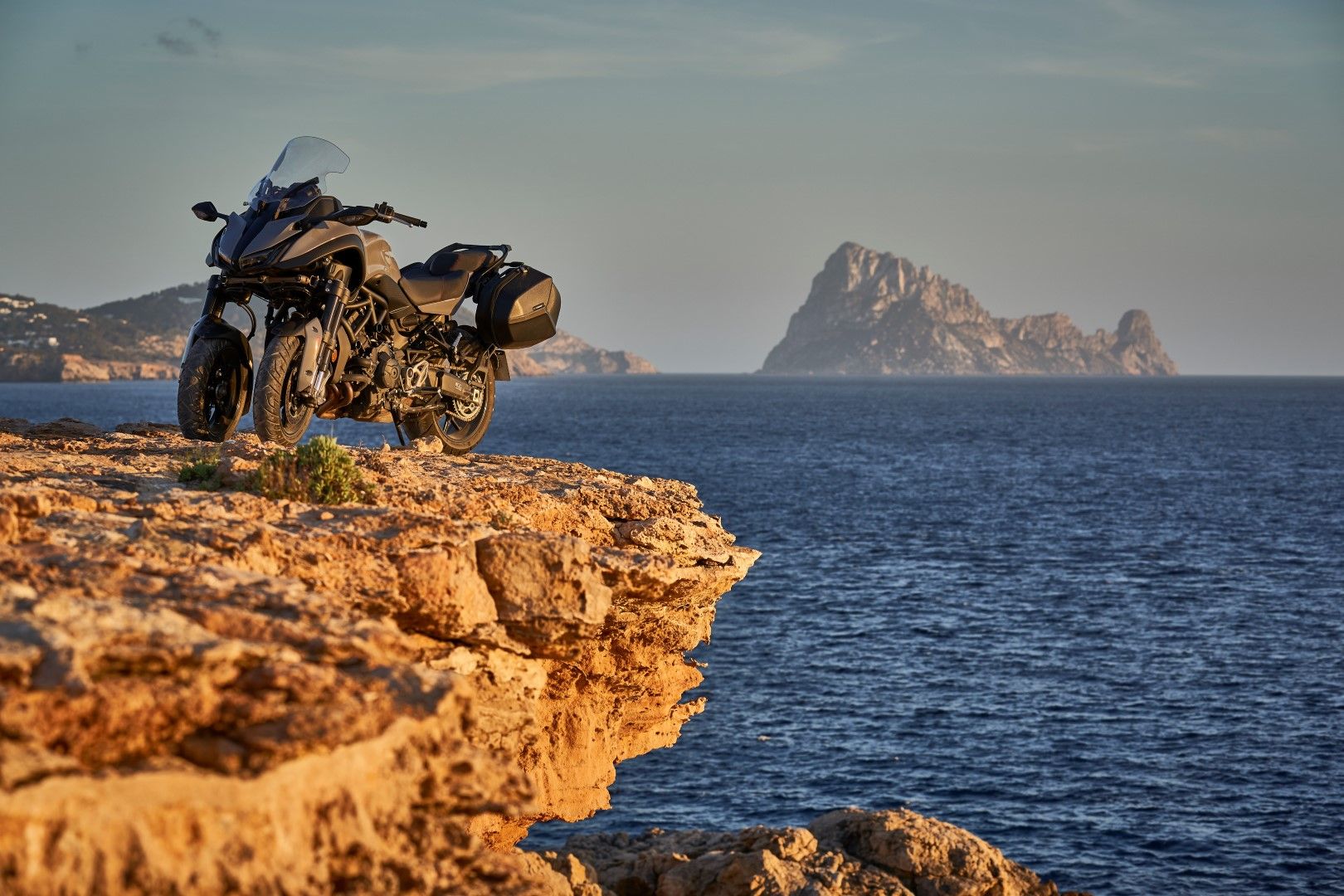 En ruta con Yamaha Niken GT: Santa Eulalia (Ibiza)