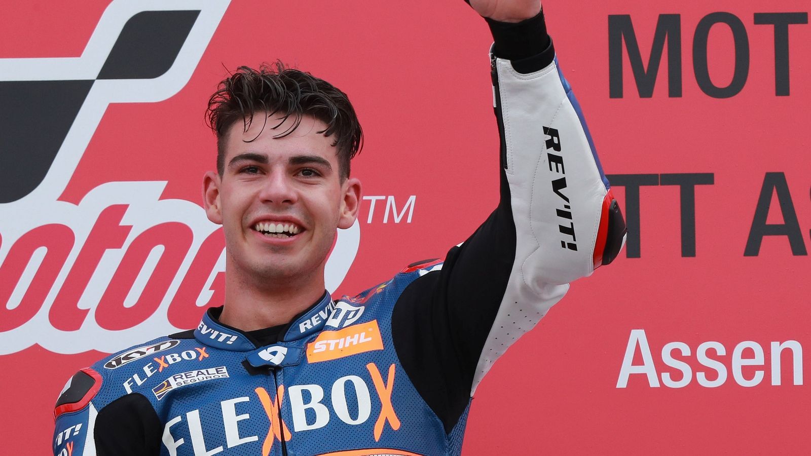 Augusto Fernández en el podio de Assen (Foto: Gold & Goose)