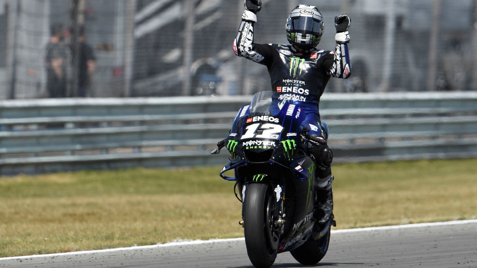Maverick Viñales festeja su triunfo en Assen (Fotos: Gold & Goose).