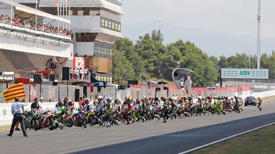La salida se hace tipo Le Mans (Fotos: Circuit).