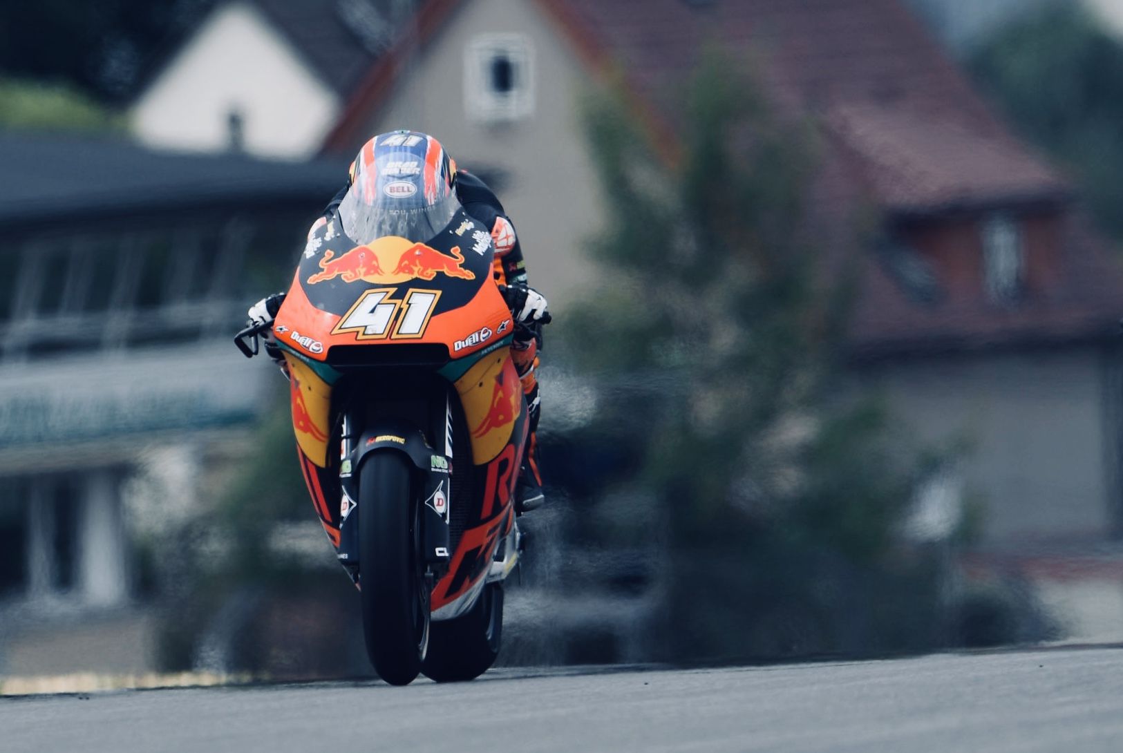 Brad Binder se desmarca en los libres de Moto2