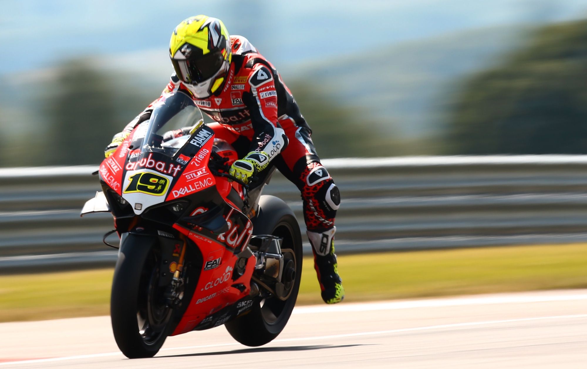 Álvaro Bautista: "La moto se mueve mucho, acabé destrozado del esfuerzo"