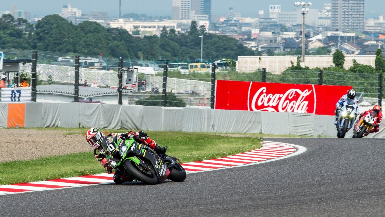 Jonathan Rea lidera la prueba con la Yamaha y la Honda al fondo (Fotos: Kawasaki).