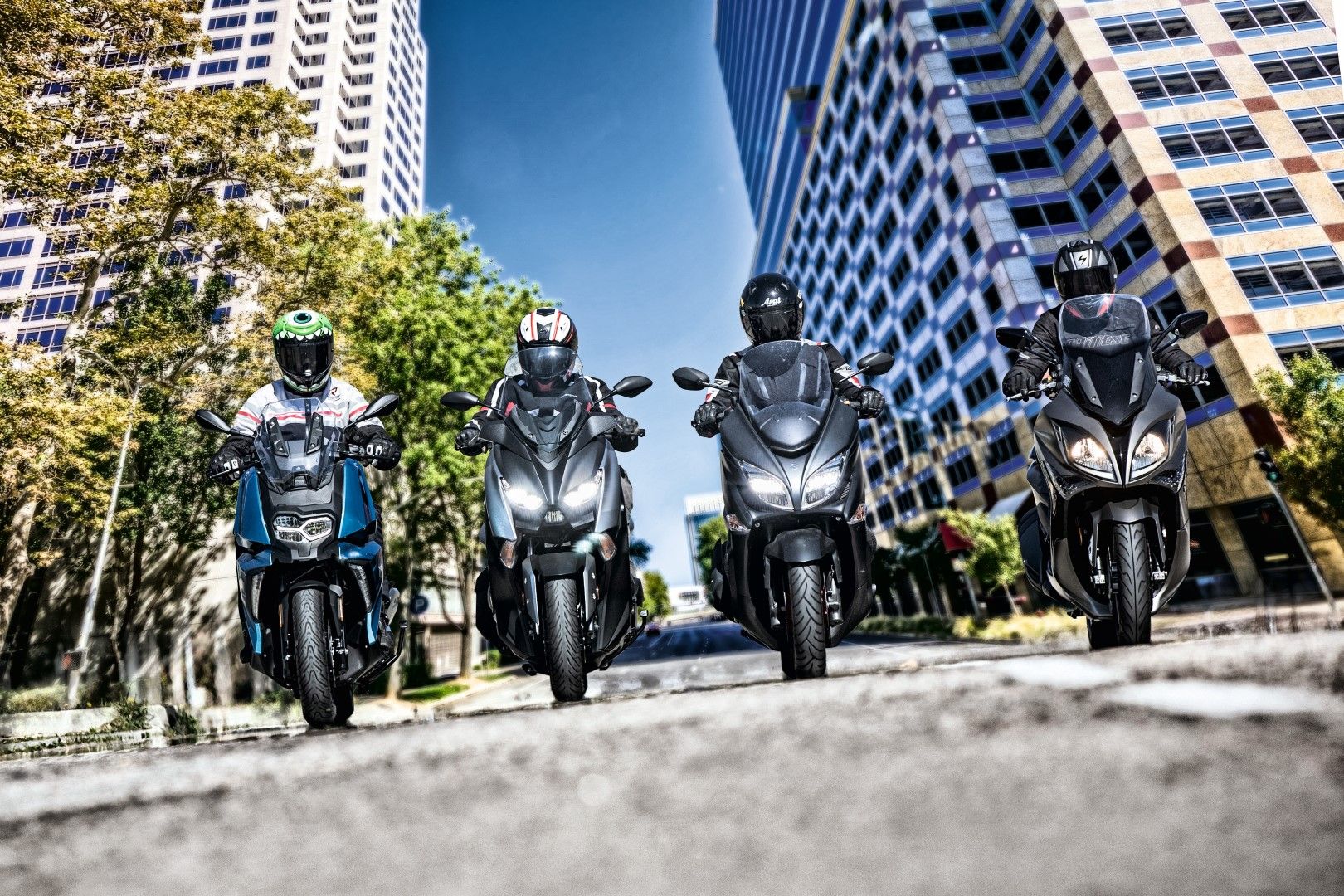 Comparativa Scooter 400: BMW C 400 X, KYMCO Xciting 400, Suzuki Burgman 400, Yamaha XMAX 400