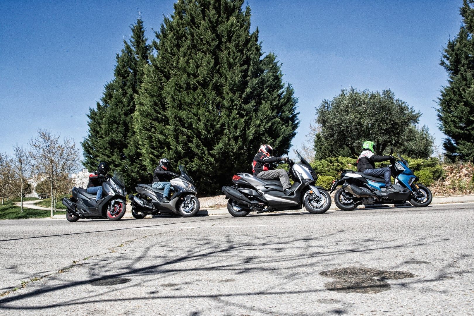 Comparativa Scooter 400: BMW C 400 X, KYMCO Xciting 400, Suzuki Burgman 400, Yamaha XMAX 400