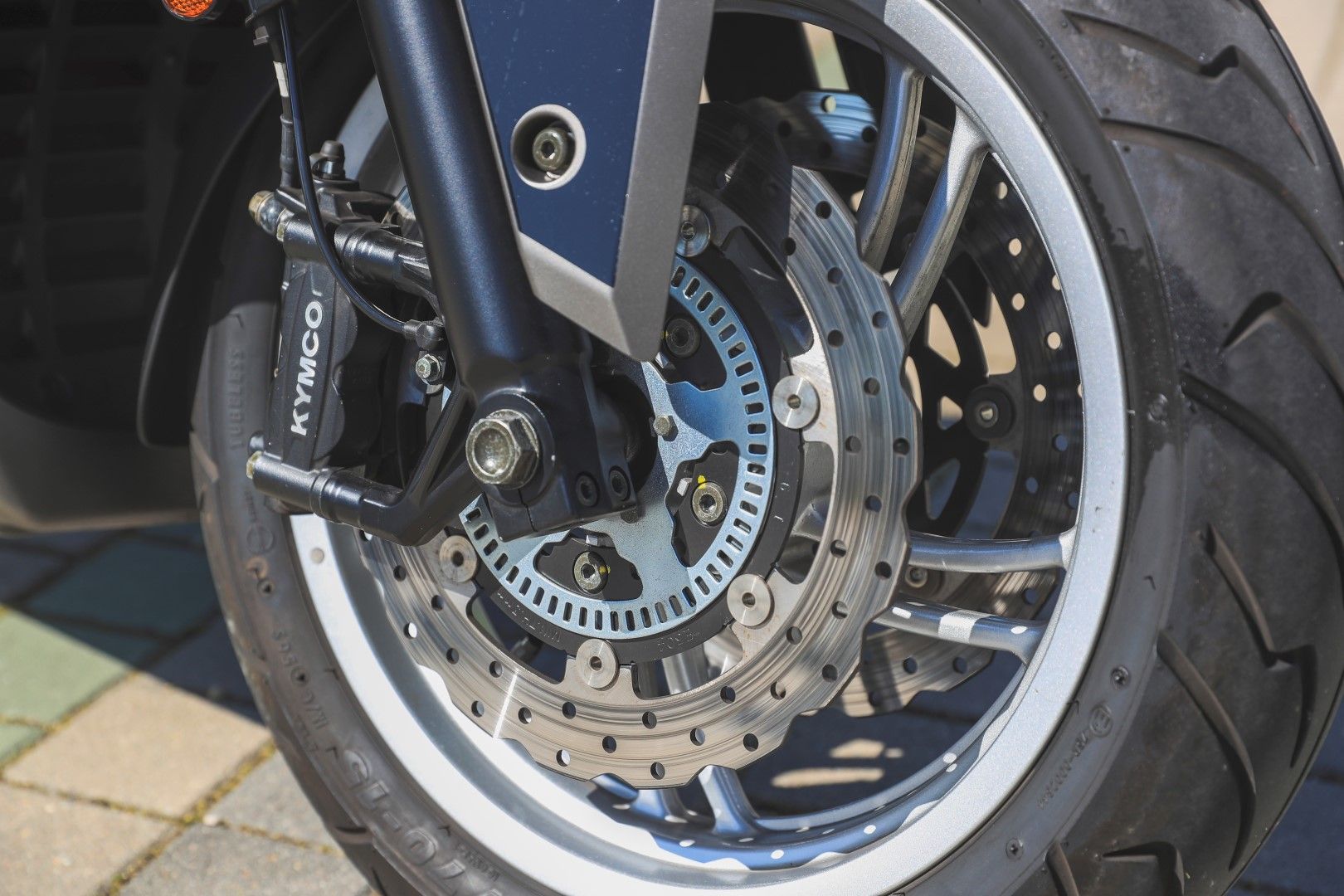 Comparativa Scooter 400: BMW C 400 X, KYMCO Xciting 400, Suzuki Burgman 400, Yamaha XMAX 400