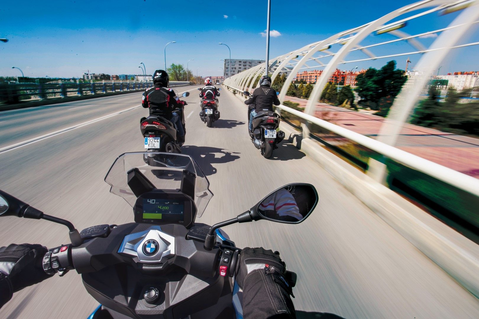 Comparativa Scooter 400: BMW C 400 X, KYMCO Xciting 400, Suzuki Burgman 400, Yamaha XMAX 400