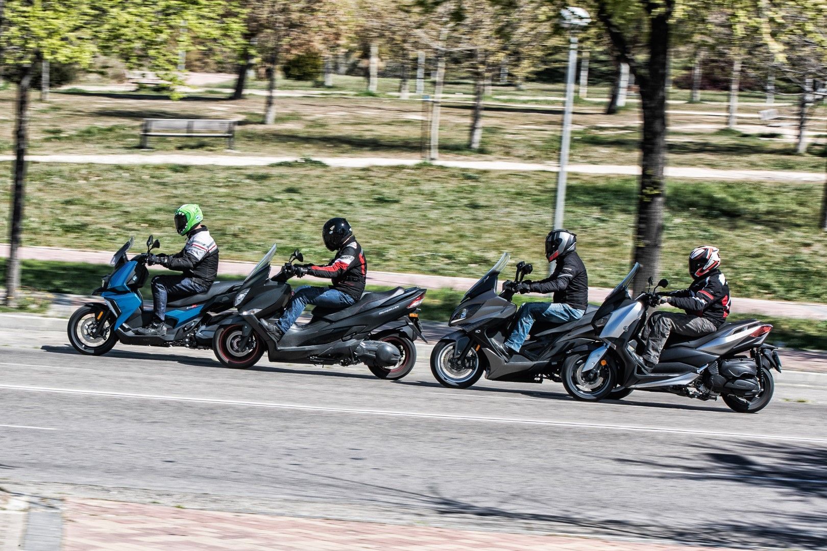 Comparativa Scooter 400: BMW C 400 X, KYMCO Xciting 400, Suzuki Burgman 400, Yamaha XMAX 400