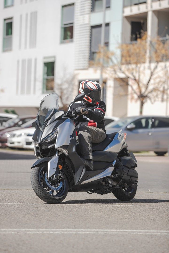Comparativa Scooter 400: BMW C 400 X, KYMCO Xciting 400, Suzuki Burgman 400, Yamaha XMAX 400
