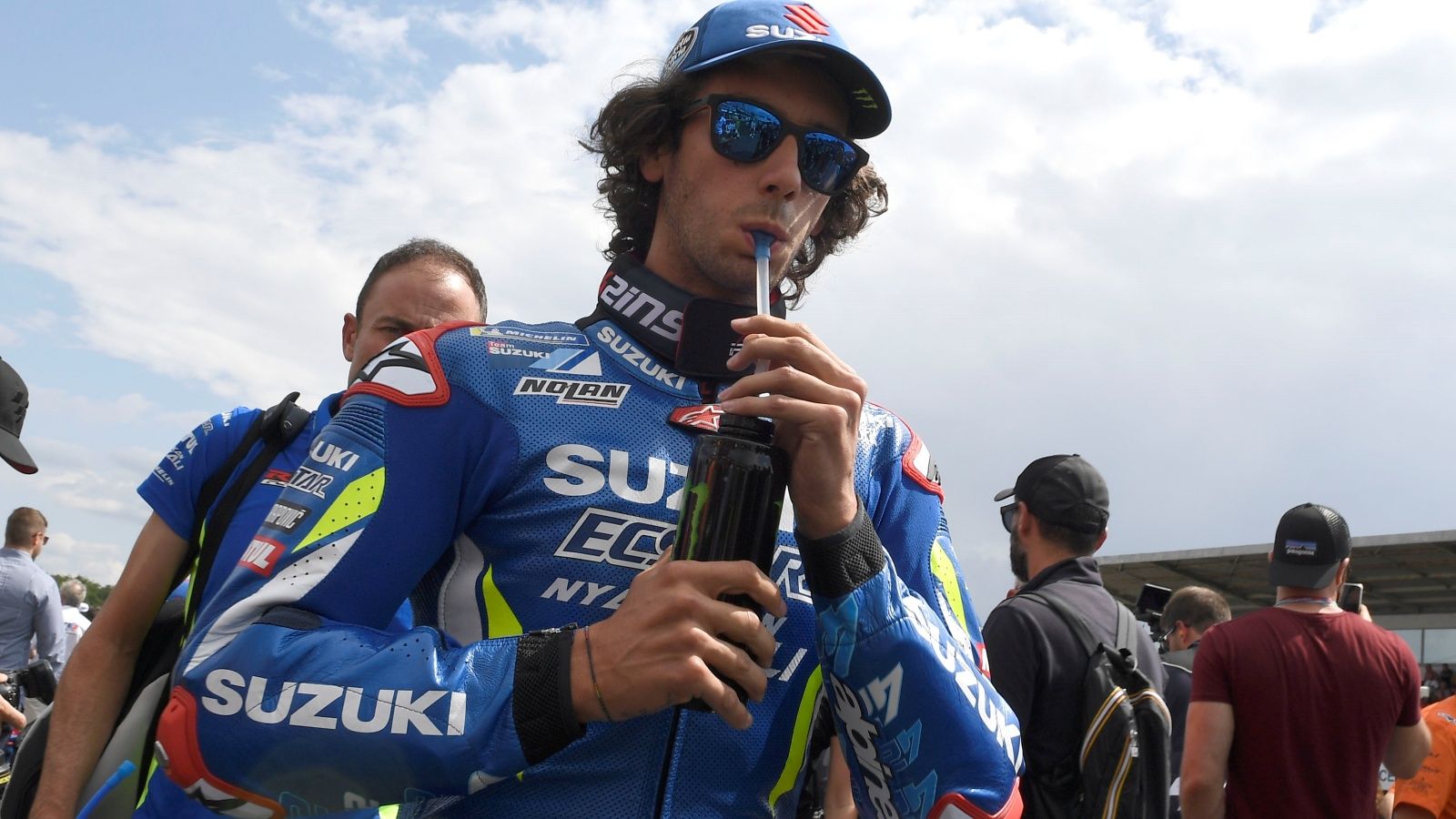 Álex Rins antes de salir a carrera en Brno (Foto: Gold & Goose).