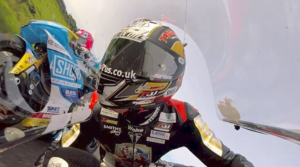 Vídeo: El espectacular duelo entre Peter Hickman y Lee Johnston en el Ulster GP