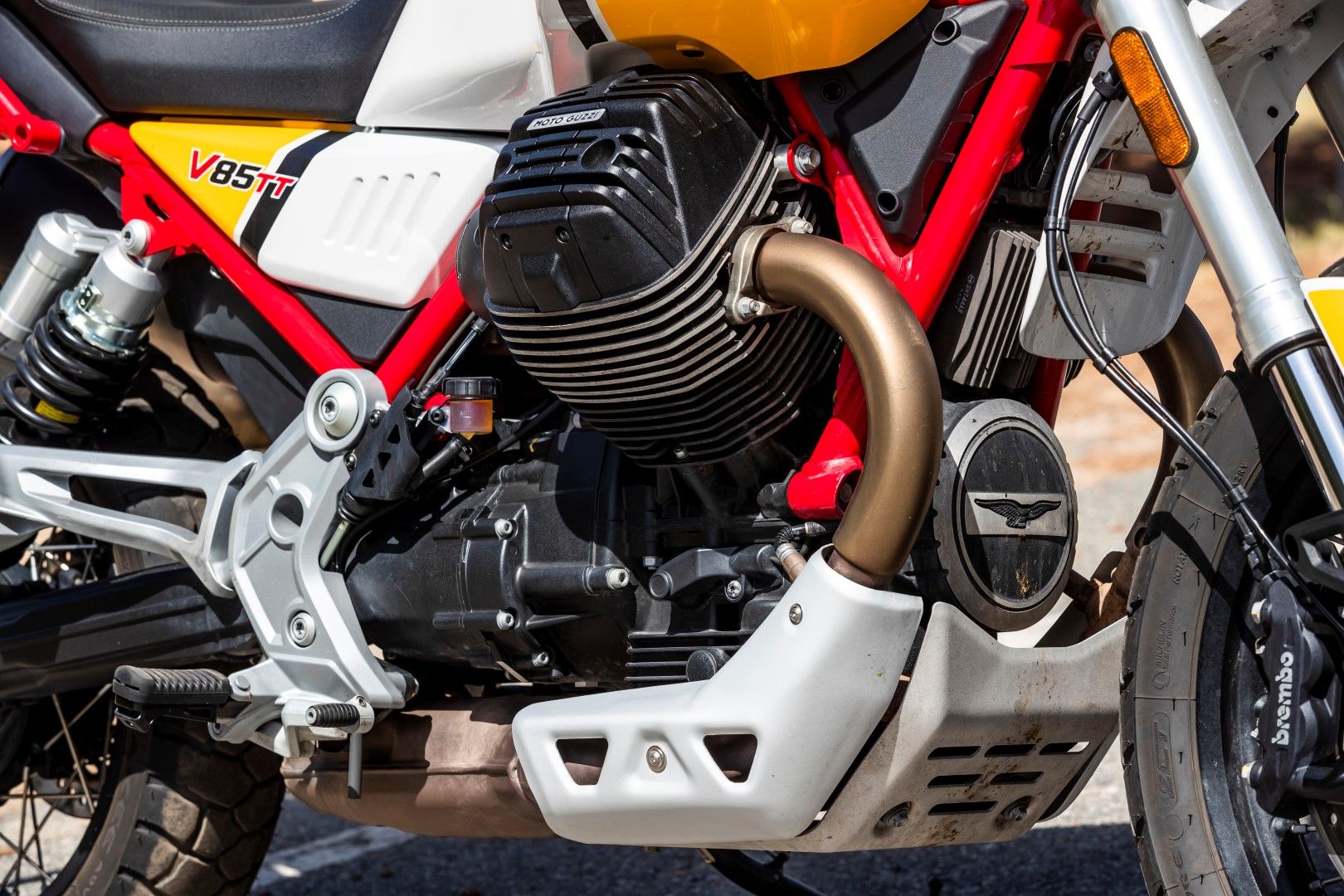 Cuerpo a cuerpo Moto Guzzi V85TT - Triumph Street Scrambler
