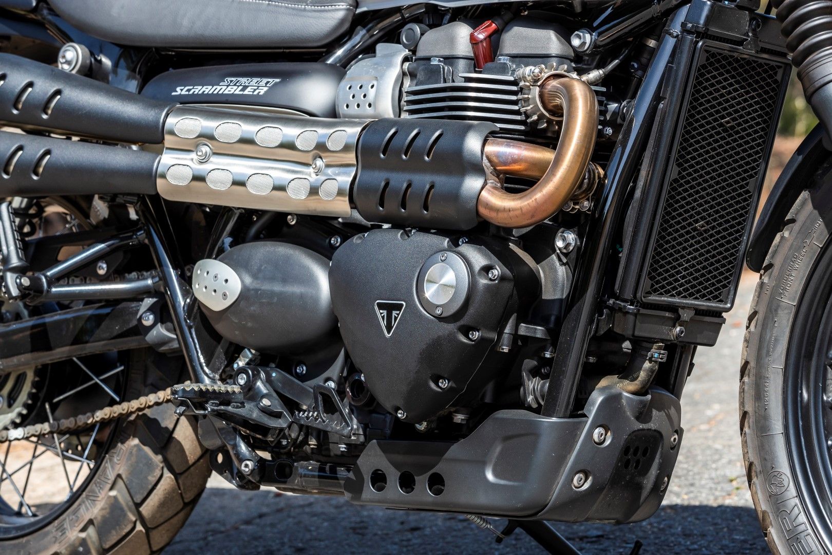 Cuerpo a cuerpo Moto Guzzi V85TT - Triumph Street Scrambler
