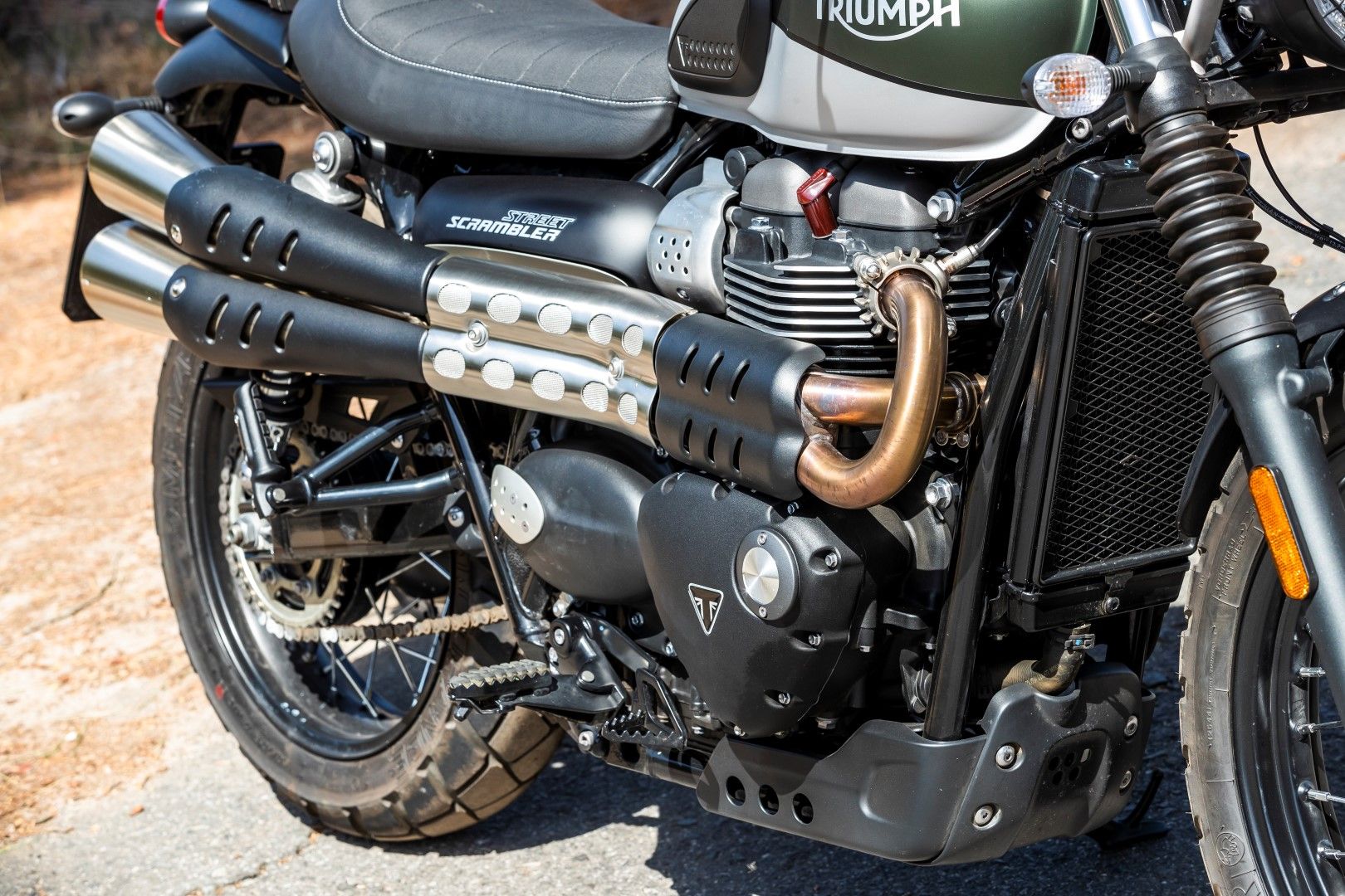 Cuerpo a cuerpo Moto Guzzi V85TT - Triumph Street Scrambler