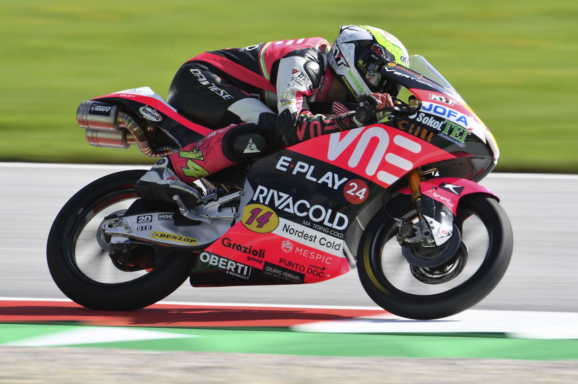 Tony Arbolino y Albert Arenas, líderes de los libres de Moto3 en Silverstone