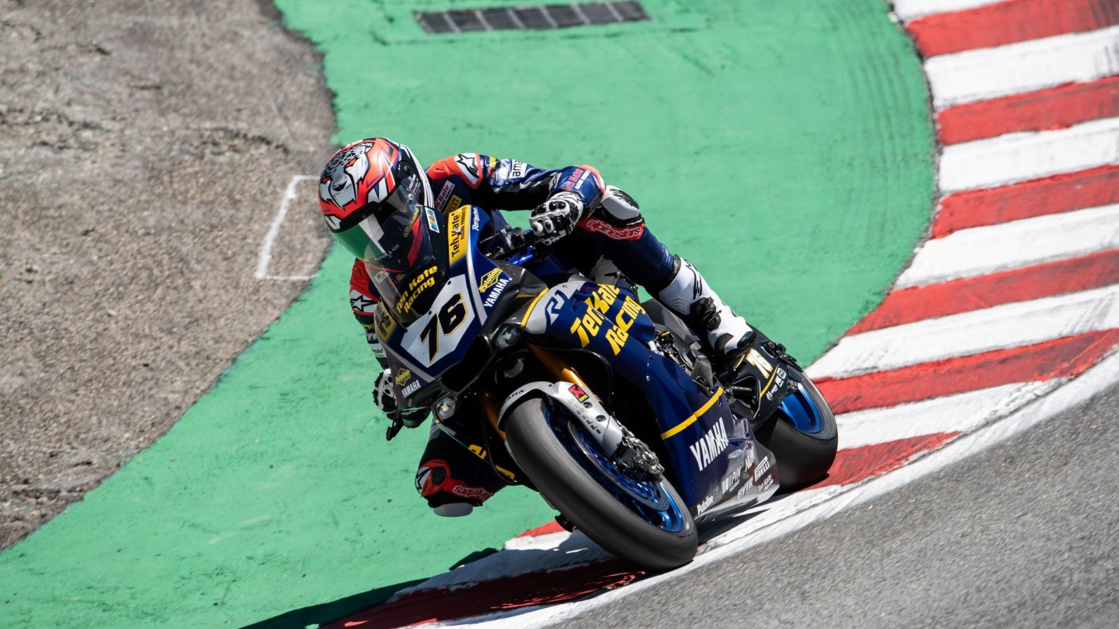 Loris Baz bajando el Sacacorchos en la pasada ronda del WorldSBK (Fotos: Yamaha).