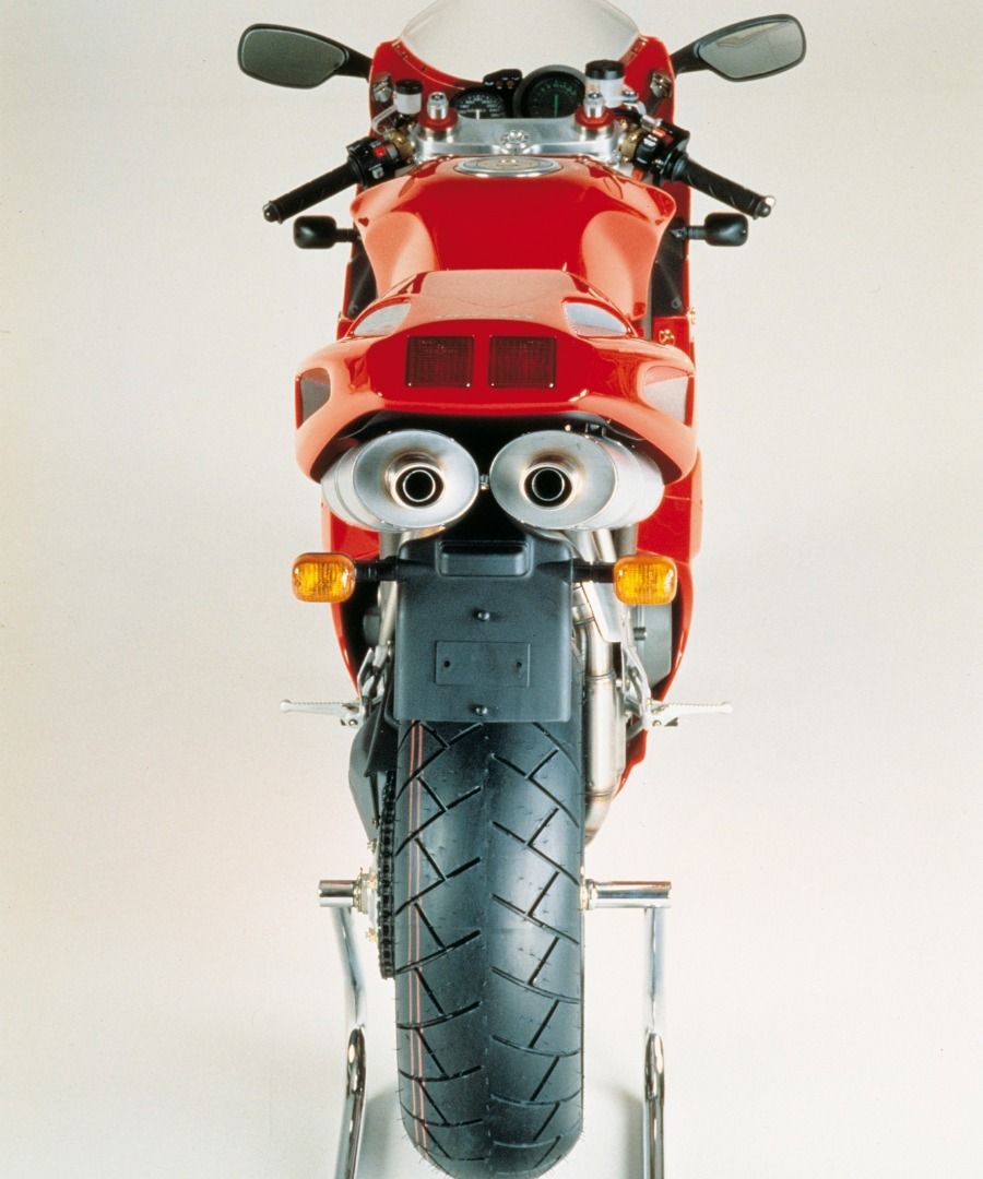 Ducati 916: el mito original y las versiones sucesivas