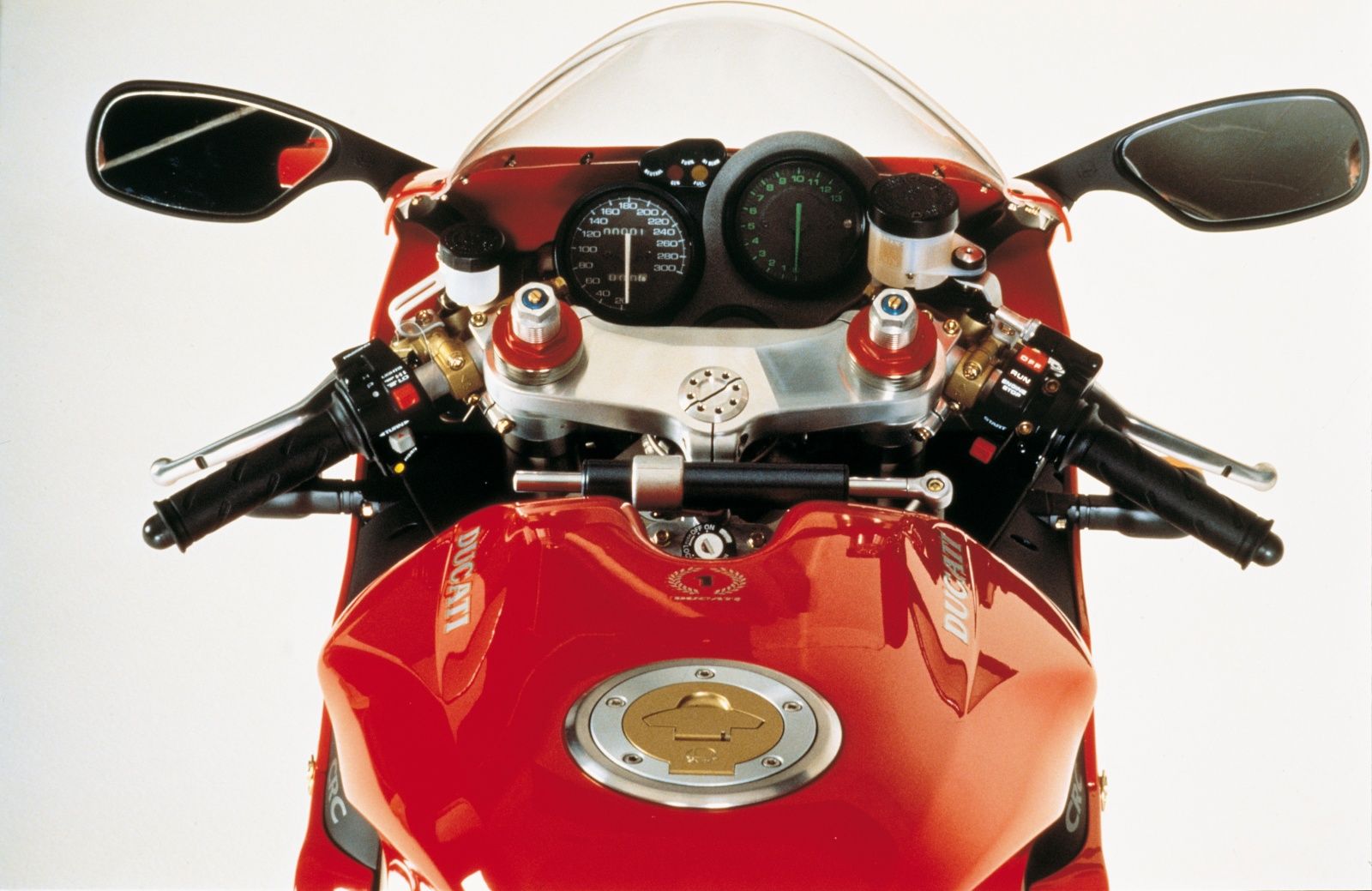 Ducati 916: el mito original y las versiones sucesivas