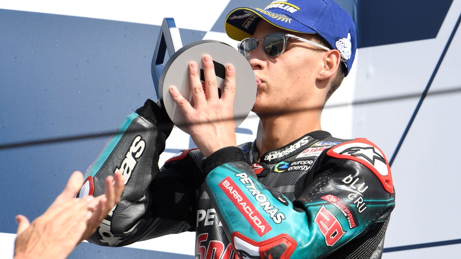 Fabio Quartararo en el podio de Misano (Foto: Gold & Goose).