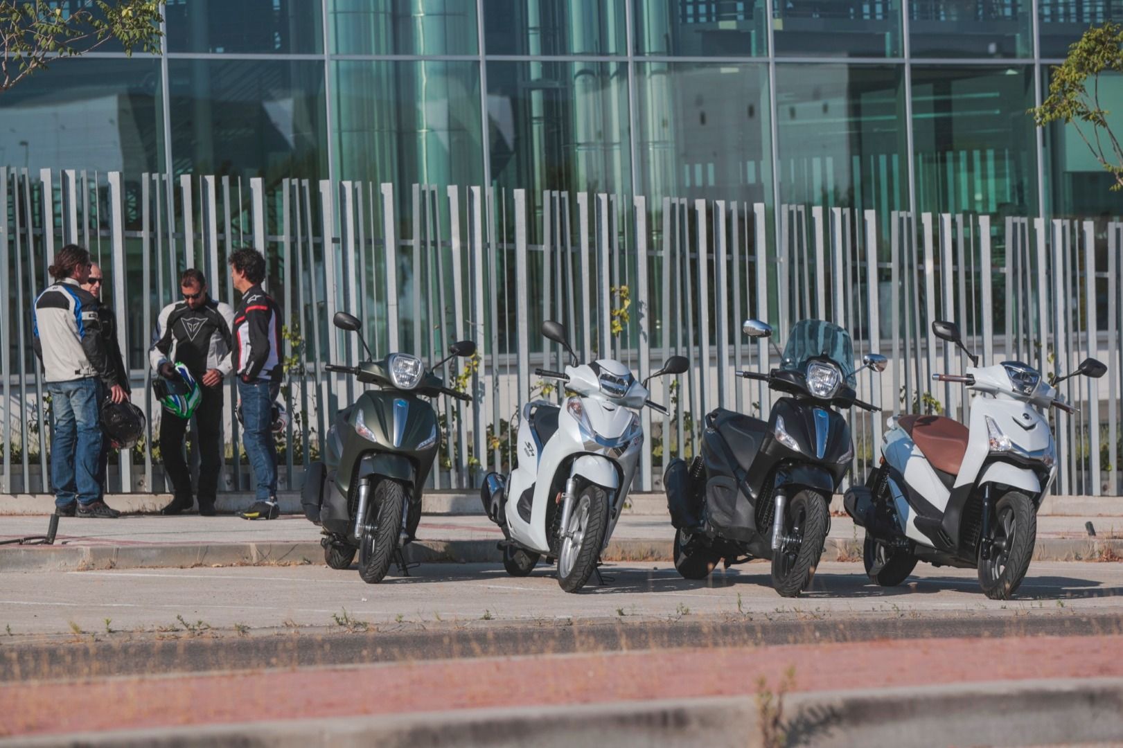 Comparativa Scooters: Honda SH300l vs. Piaggio Beverly 300/350 vs. SYM HD 300