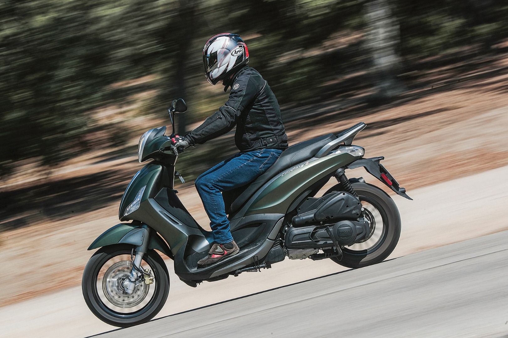 Comparativa Scooters: Honda SH300l vs. Piaggio Beverly 300/350 vs. SYM HD 300