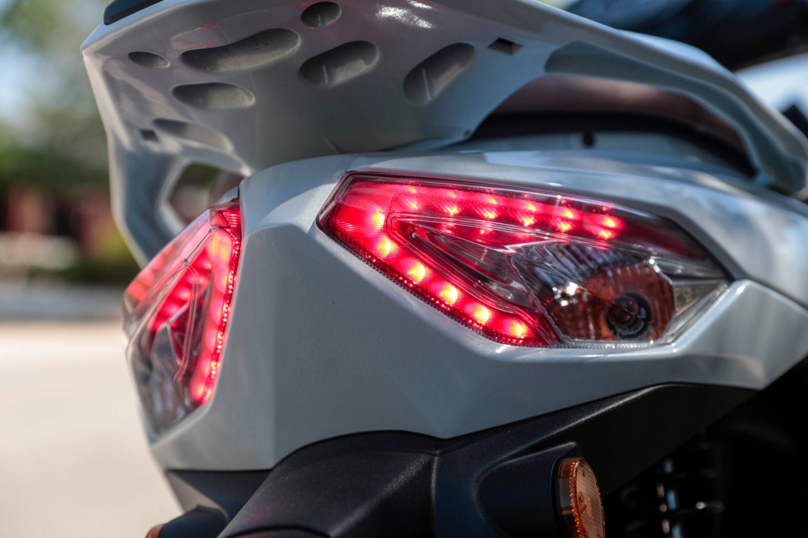 Comparativa Scooters: Honda SH300l vs. Piaggio Beverly 300/350 vs. SYM HD 300