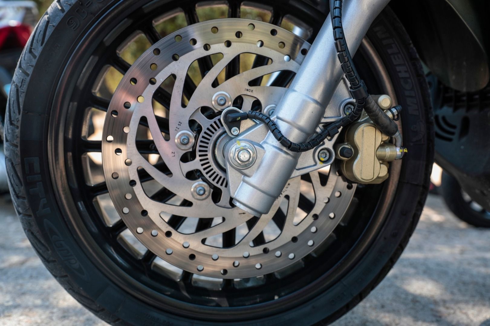Comparativa Scooters: Honda SH300l vs. Piaggio Beverly 300/350 vs. SYM HD 300