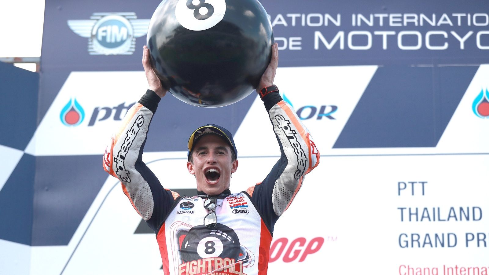 Marc Márquez con la bola 8 de su octavo título (Fotos: Gold & Goose).