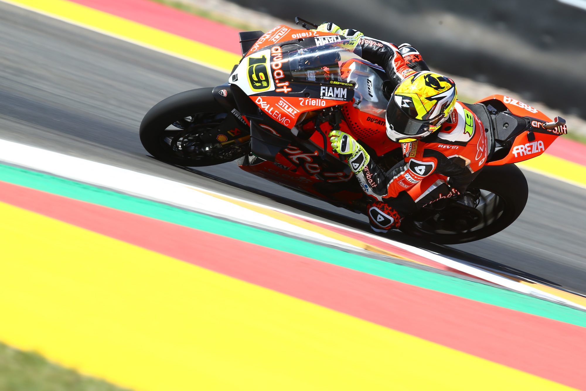 Pole de Álvaro Bautista en Argentina en una pista en pésimas condiciones