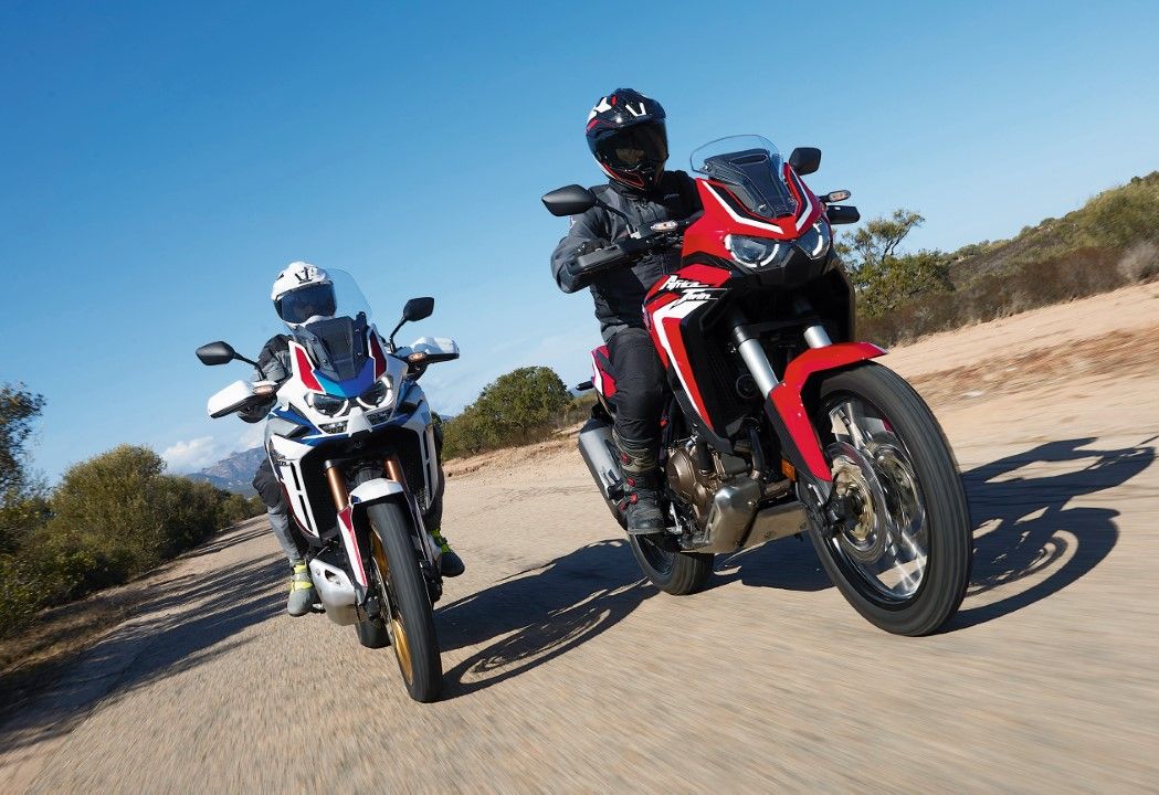 Las dos versiones de la nueva Honda CRF1100L Africa Twin se diferencian en parte de su equipamiento.