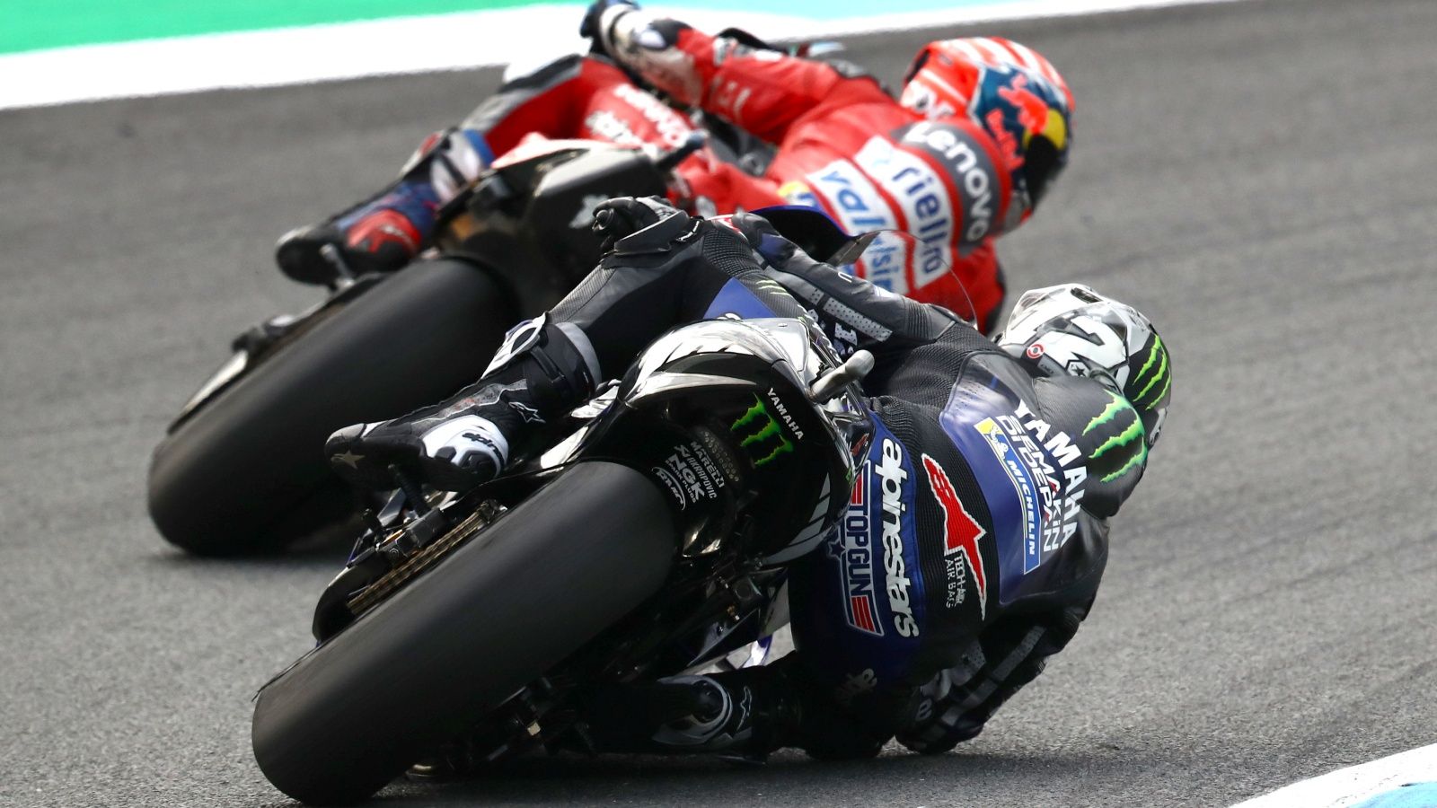Maverick Viñales luchando con Andrea Dovizioso por el podio (Foto: Gold & Goose).