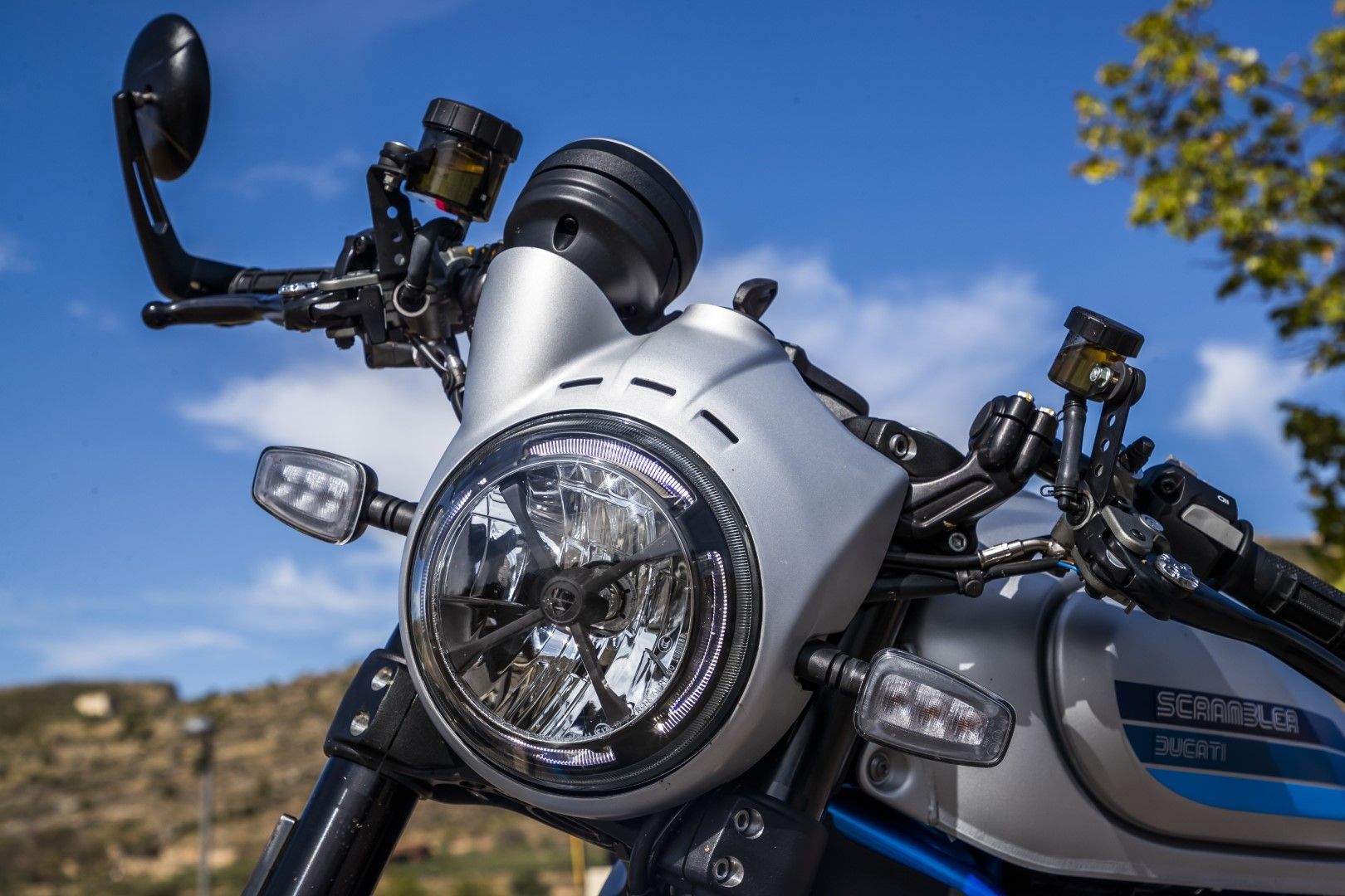 Ducati Scrambler Café Racer 2019. Fotos
