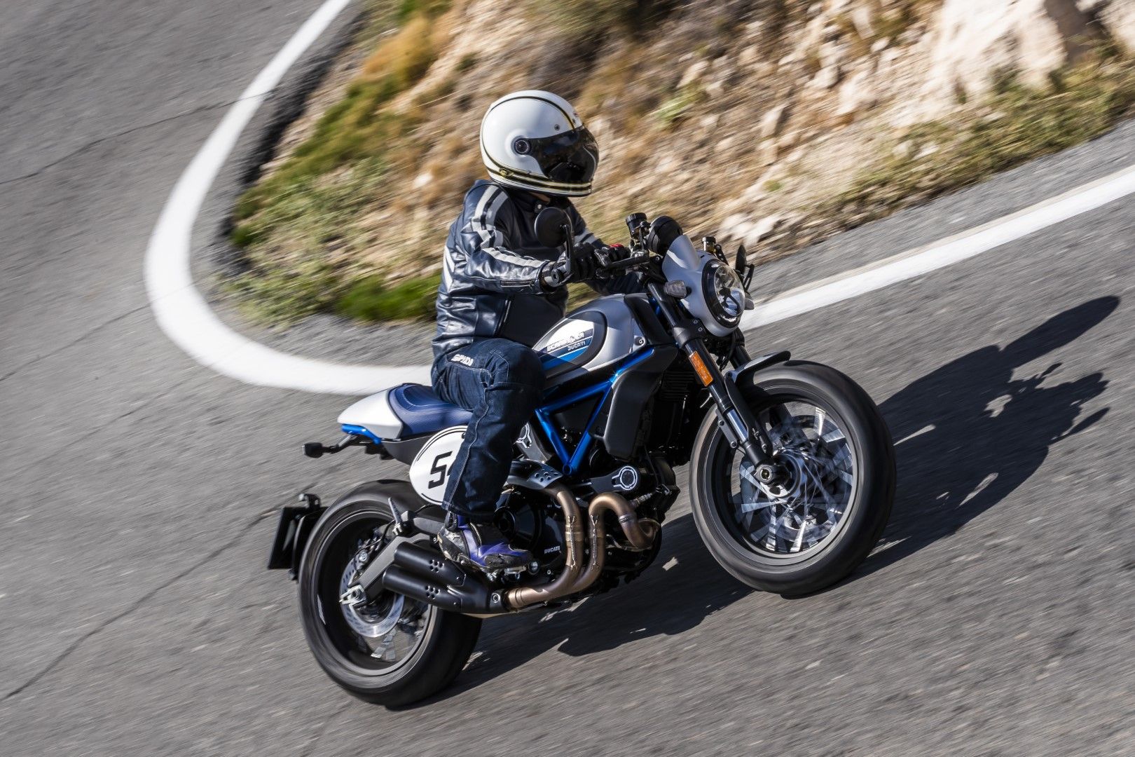 Ducati Scrambler Café Racer 2019. Fotos