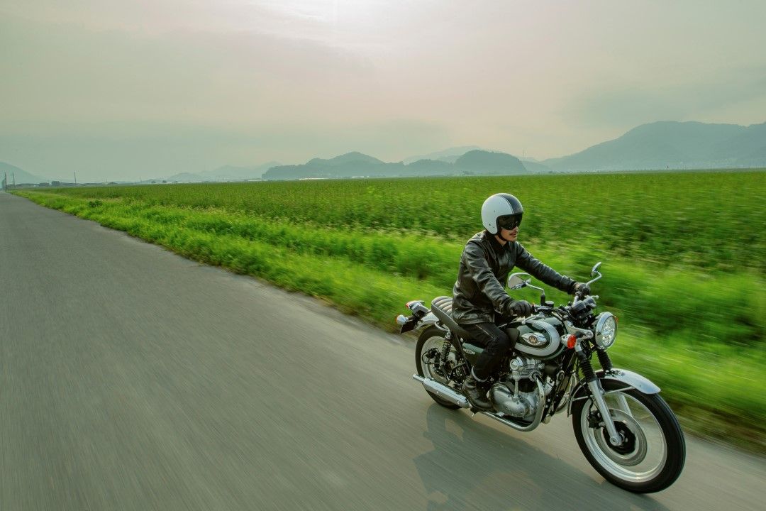 Kawasaki W800 Cafe 2020. Fotos
