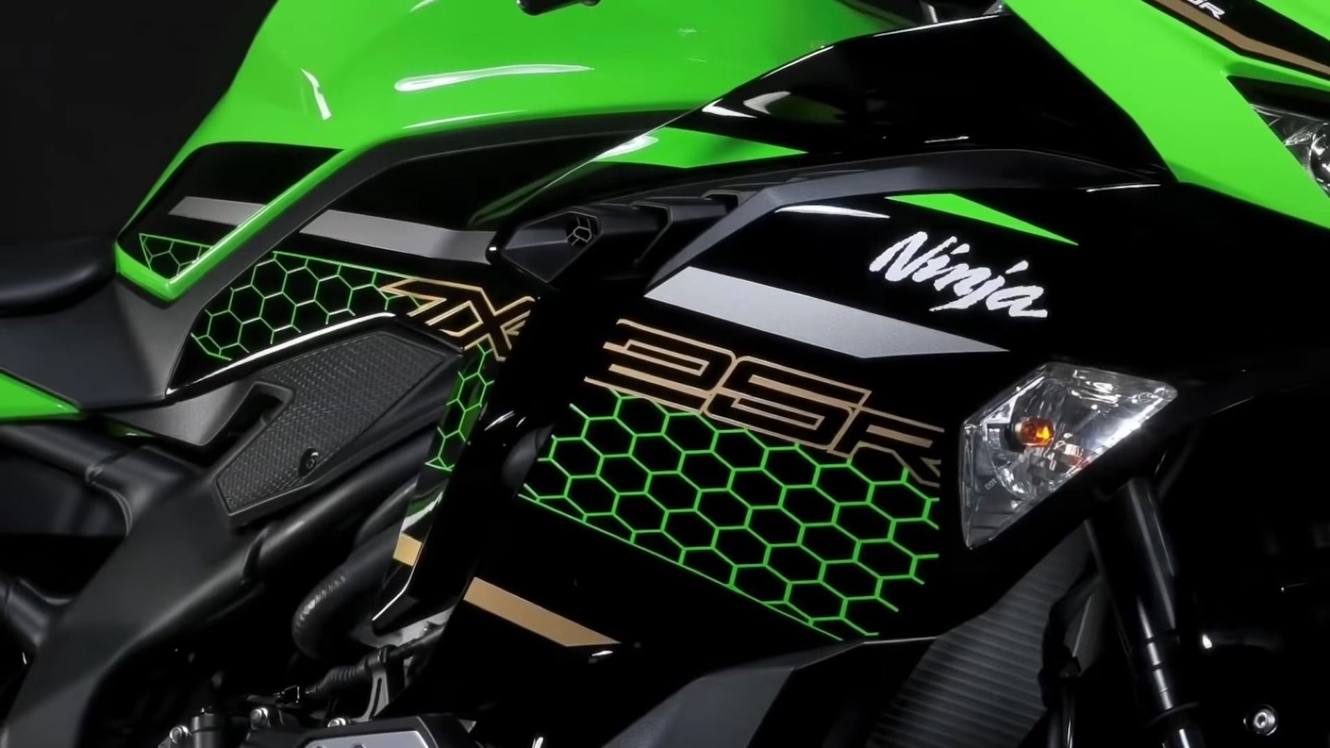 Kawasaki Ninja ZX-25R - fotos de la cuatro cilindros en línea