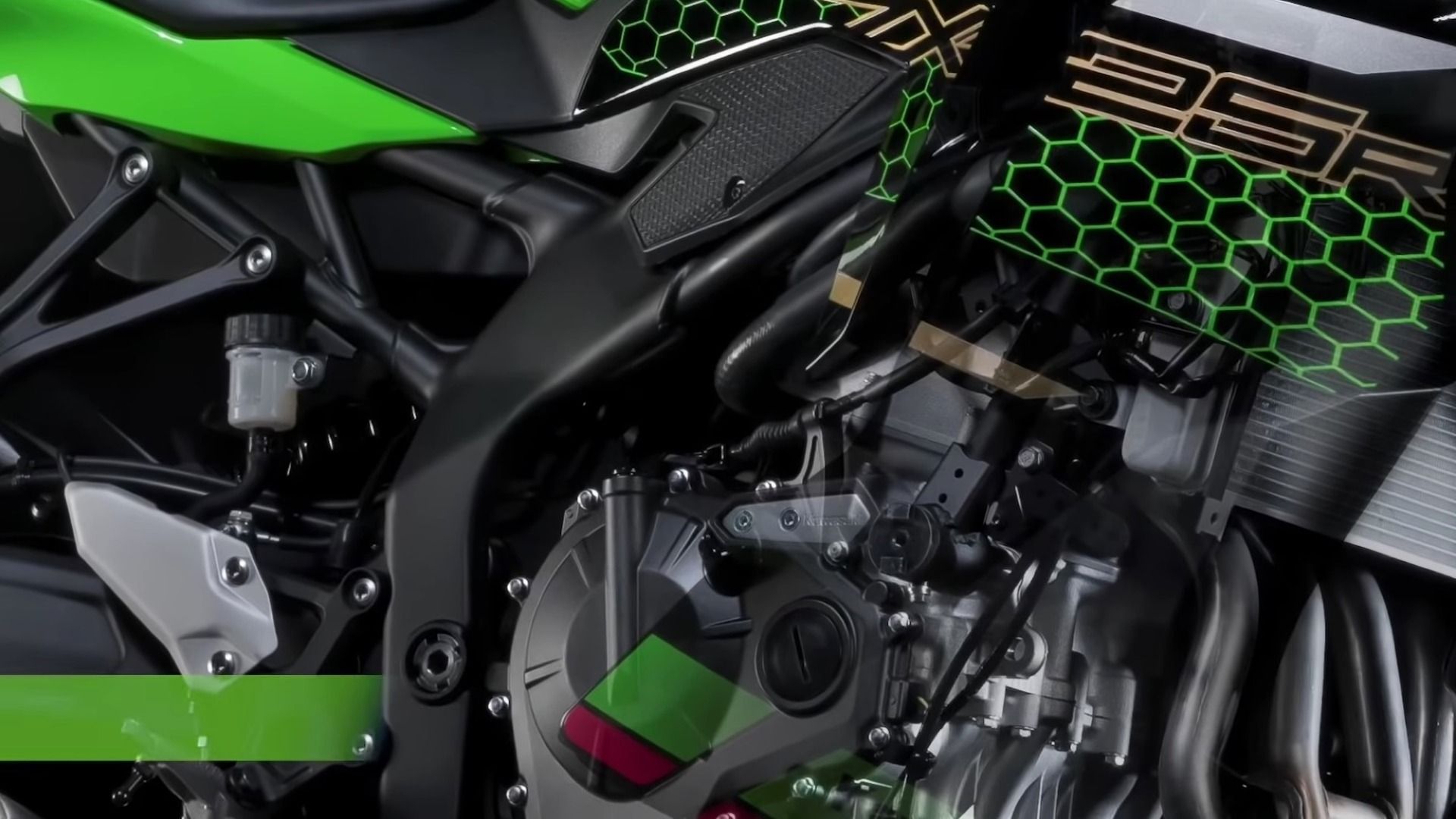 Kawasaki Ninja ZX-25R - fotos de la cuatro cilindros en línea