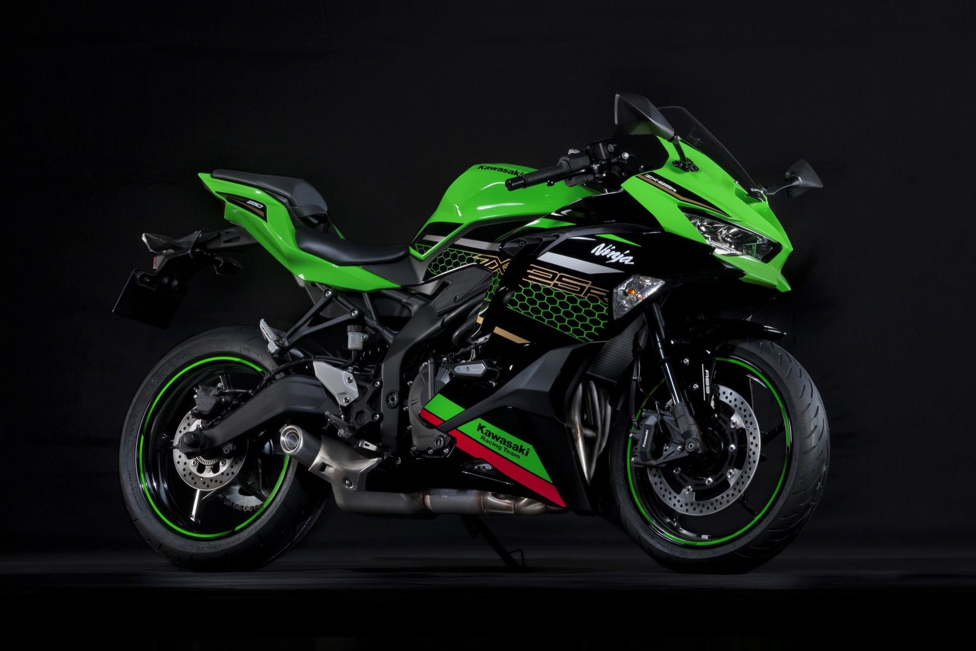 Kawasaki Ninja ZX-25R, ¡vuelven los 4 cilindros al dos y medio!