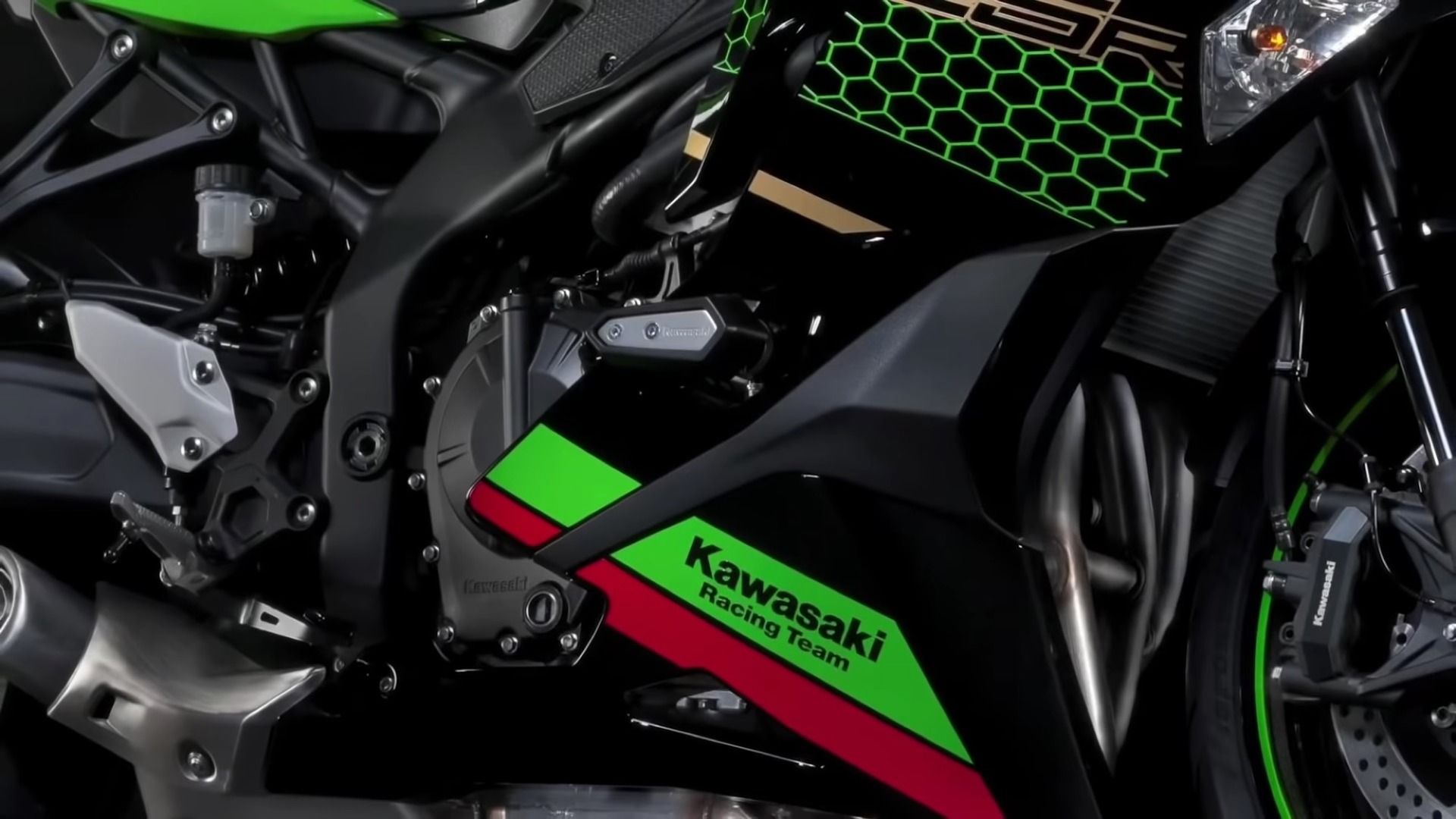 Kawasaki Ninja ZX-25R - fotos de la cuatro cilindros en línea