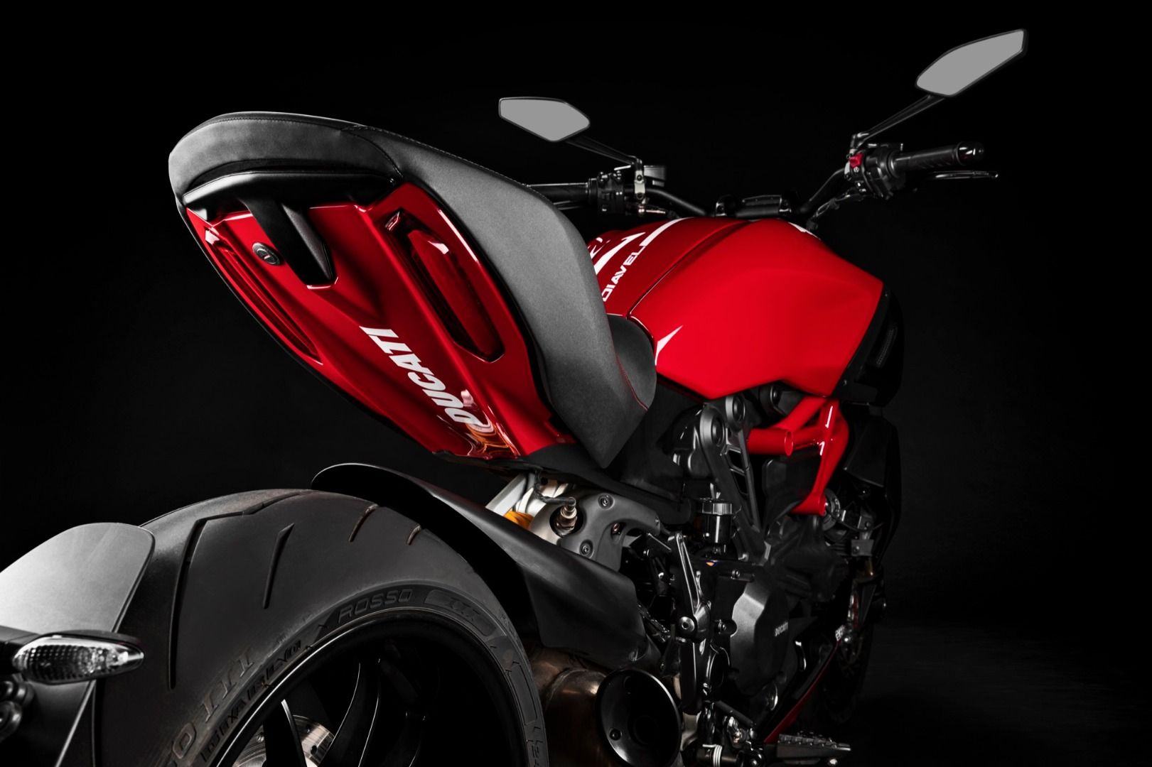 Ducati Diavel 1260 S 2020 - Fotos de la Diavel 2020 en rojo Ducati