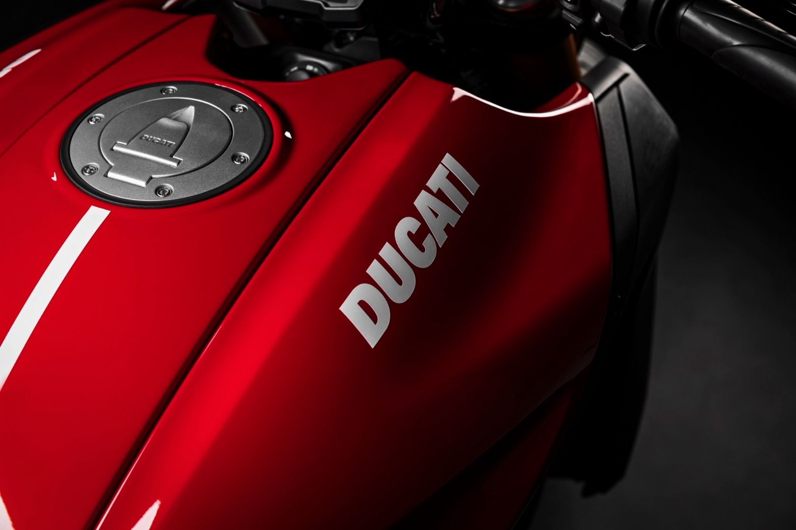 Ducati Diavel 1260 S 2020 - Fotos de la Diavel 2020 en rojo Ducati